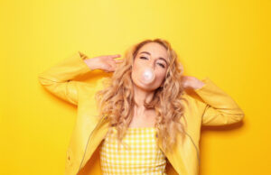 How It Feels to Chew 5 Gums! How It Feels to Chew 5 Gums!