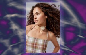 We’re Reclaiming The Romantic Y2K Flower Choker Trend