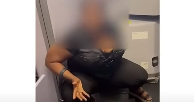 WTH? Woman Caught on Camera Peeing on the Floor of Spirit Airlines Plane — Shouts ‘I Cannot Hold the Pee!’ (VIDEO) | The Gateway Pundit