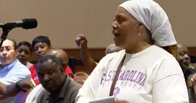 Residents of Woodlawn, Chicago Vent Anger at Leaders Over Illegal Immigrants: ‘They Rob us, They Harass us’ (VIDEO) | The Gateway Pundit