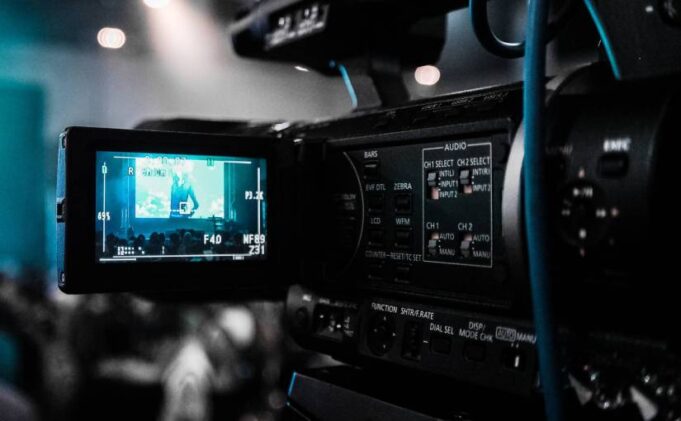 Collaborative Storyboarding and AI for Creative Success