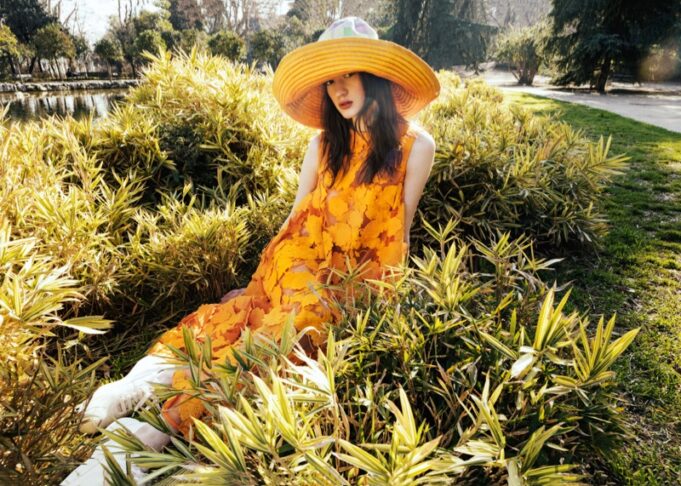 Milica Rajkovic Embraces Outdoor Style for Mujer Hoy