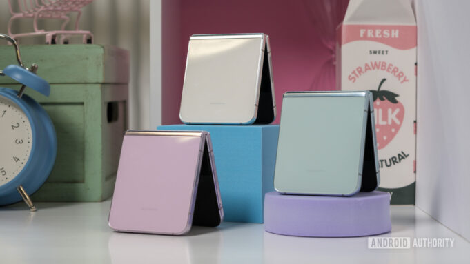 Galaxy Z Flip 5 colors examined