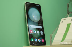 Does the Samsung Galaxy Z Flip 5 have a crease?