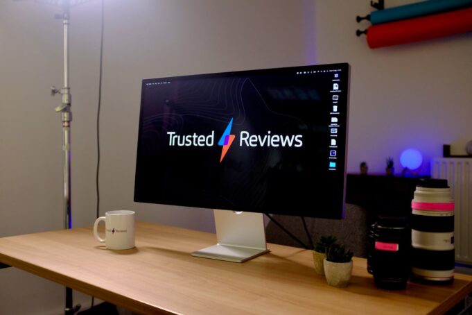 Apple could launch a new monitor with smart features in 2024