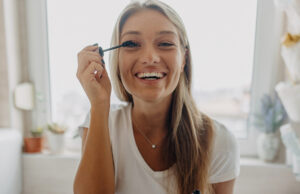 An Honest Review of Benefit Fan Fest Fanning Mascara