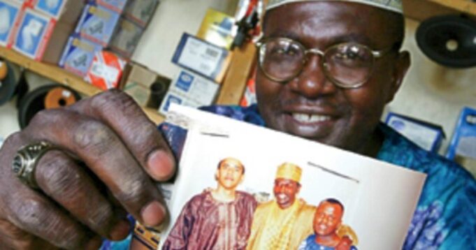 OH MY! Malik Obama Tweets Brother Barack Obama is ‘Definitely Gay’ – Then Deletes Tweet in a Panic! | The Gateway Pundit | by Cristina Laila