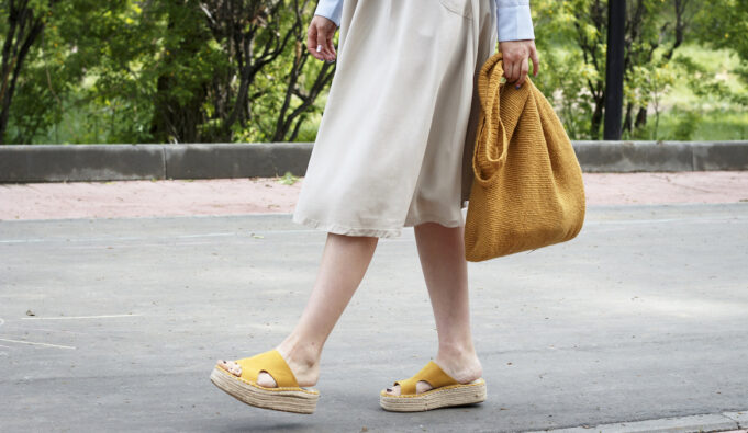 15 Best Women’s Sandals For Walking in 2023
