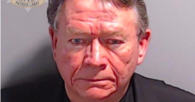 LAWFARE: Pastor Stephen Cliffgard Lee Turns Himself In At Fulton County Jail in Georgia RICO Case – Poses For Mugshot with Clerical Collar | The Gateway Pundit