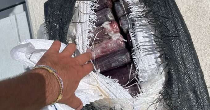 Tampa Mayor Catches 70 Pounds of Cocaine — Worth $1.1 Million — While Fishing With Family | The Gateway Pundit