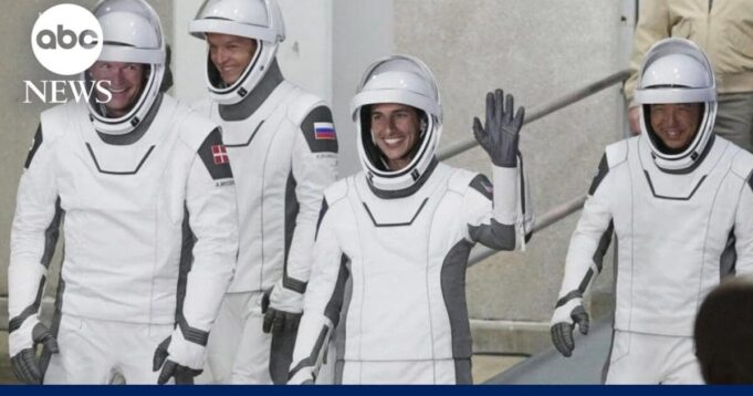 Elon Musk’s Space X Dragon Docks With The International Space Station | The Gateway Pundit