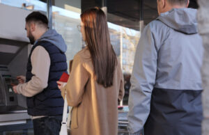 Tech error let people with empty bank accounts withdraw hundreds in cash