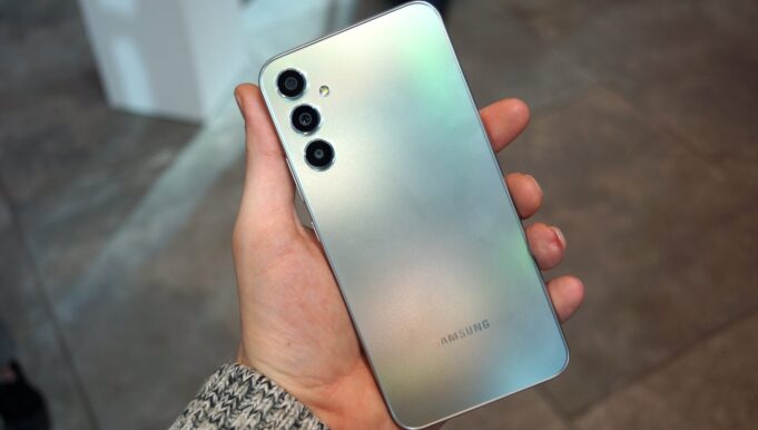 Samsung has dramatically cut the price of the Galaxy A34