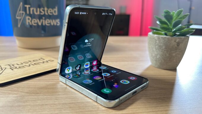 Galaxy Z Flip 5 offer: We’ve found the cheapest unlimited data deal