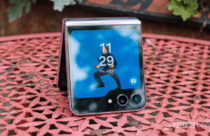 Does the Samsung Galaxy Z Flip 5 have eSIM?