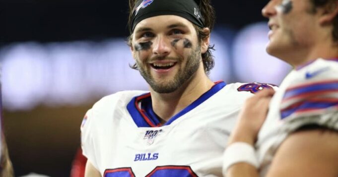 NFL Player Tommy Sweeney Collapses on Field During New York Giants Practice | The Gateway Pundit