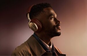 Bowers & Wilkins introduces new burgundy Px8 model