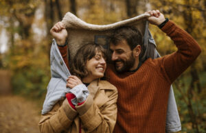 Cuffing Season 2023: What To Know, Per Dating Pros