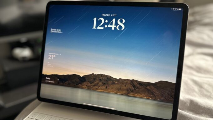 How to customise your iPad lock screen in iPadOS 17