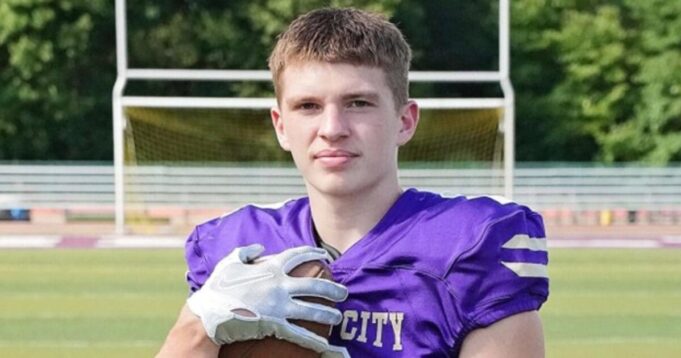 “We Need a Miracle” – Family Distraught After Pennsylvania High School Quarterback is Rushed to the Hospital After Collapsing on Field (VIDEO) | The Gateway Pundit