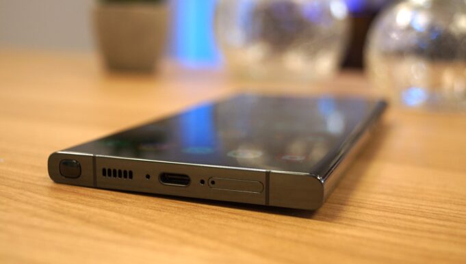Galaxy S24 Ultra spec leak tips titanium design