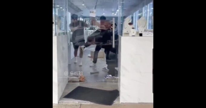 WATCH: California Jewelry Store Employees Smack Around Morbidly Obese Would-Be Thief After He Assaulted Them | The Gateway Pundit