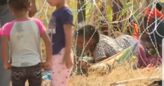 Illegal Alien Families Force Their Children to Crawl Underneath Texas Razor Wire as They Illegally Cross US Border (VIDEO) | The Gateway Pundit