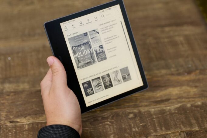 I can’t believe Amazon still hasn’t updated the Kindle Oasis