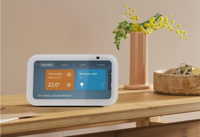 This Echo Show 5 deal makes for an easy Christmas present