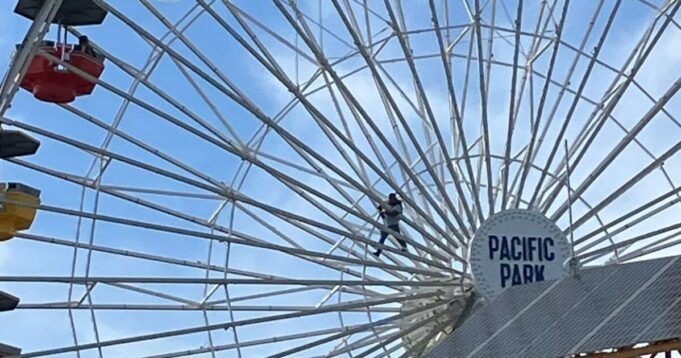 DEVELOPING: Man Claiming to Have Bomb Climbs Ferris Wheel at Santa Monica Pier (VIDEO) | The Gateway Pundit