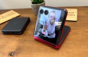 The Razr 40 Ultra now comes with free Bose earbuds