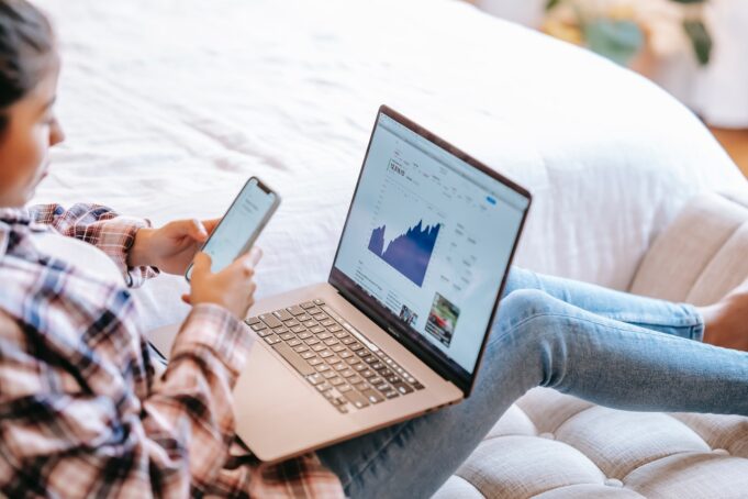 PC market decline slows in Q3 as recovery signs emerge