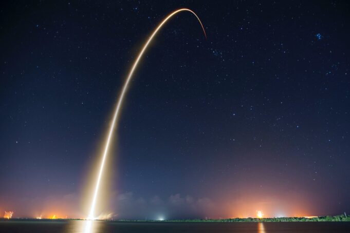 SpaceX and T-Mobile join forces to bring direct-to-cell text messaging services