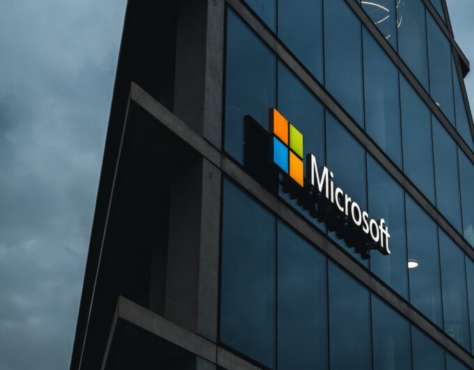 Store 7TB on a piece of glass, Microsoft will help you