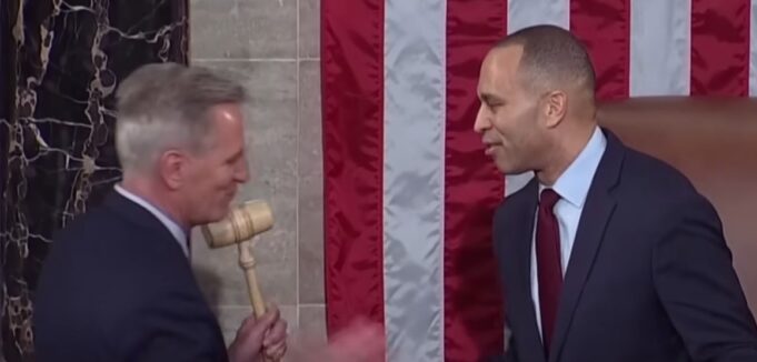 Hakeem Jeffries Tells Democrats To Vote To Oust Kevin McCarthy