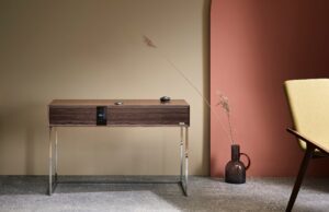 Ruark’s R810 is a stylish music system that evokes radiograms of old