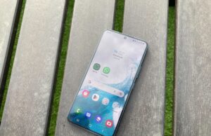 The Samsung Galaxy S22 is an absolute steal at Amazon