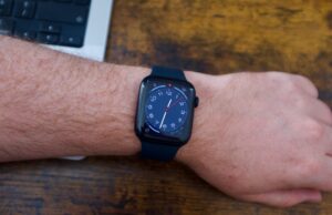 Apple Watch SE 2 is now cheaper than some Fitbits