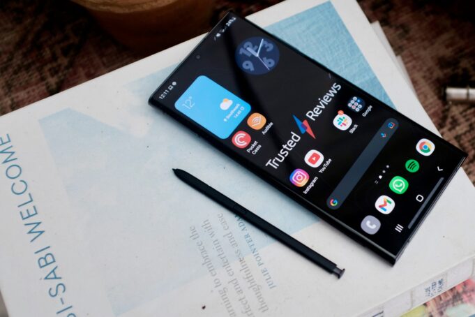 Seeing the Galaxy S22 Ultra at this price made us do a double-take