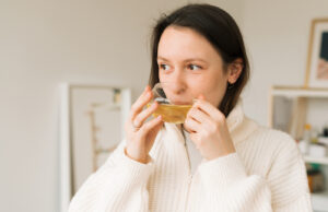 8 Winter Herbal Teas To Sip When It’s Cold Outside