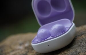 Samsung shows off Galaxy Buds prototype with OLED display