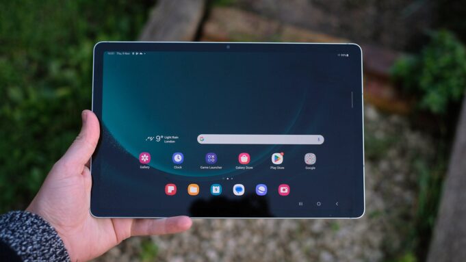 iPads can't compete with this Galaxy Tab S9 FE bundle