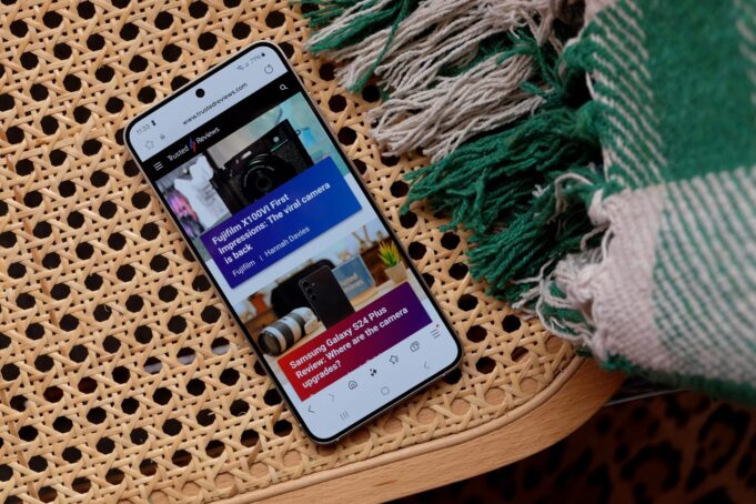 Galaxy S24 is now so much cheaper than the iPhone 16