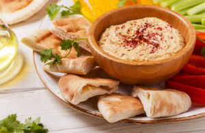 6 Snacks With Carbs, Protein, and Fat To Keep You Full