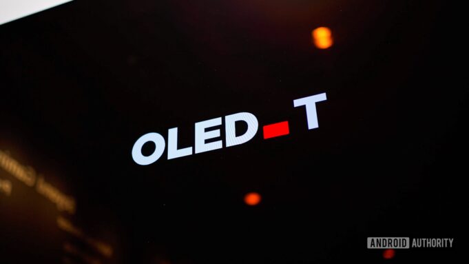 What is tandem OLED and how does the display technology work?