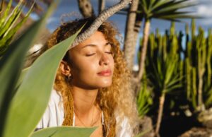 18 Best Travel Beauty Sets That Fit In Your Hand Luggage