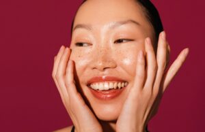 13 Best Liquid Highlighters For a Glowy Makeup Look