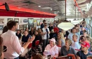 J.D. Vance Gets Hero’s Welcome at Minnesota Diner the Morning After Scorching Kamala Harris at Trump Rally (Video, Photos) | The Gateway Pundit