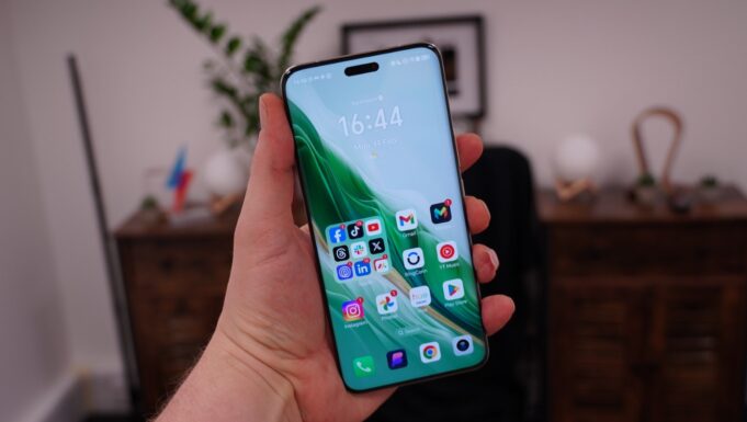 This Galaxy S24 Ultra competitor is now a much cheaper buy