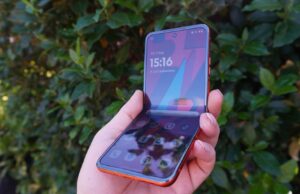 Motorola's flip phone is going cheap, barely two months after launch